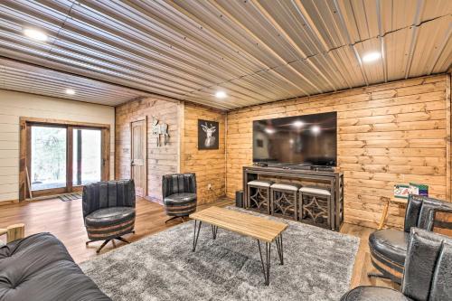 Riverfront Getaway With Deck, Fire Pit, Games!