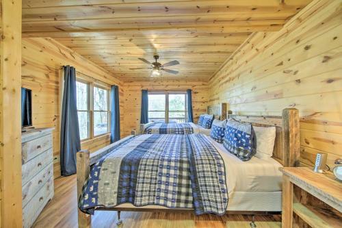 Lush, Pet-friendly Gem With Hot Tub And Fire Pit!