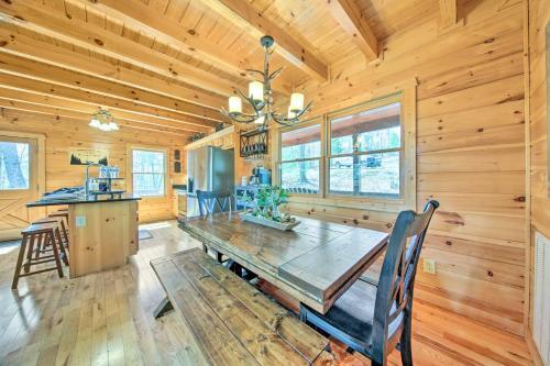 Lush, Pet-friendly Gem With Hot Tub And Fire Pit!