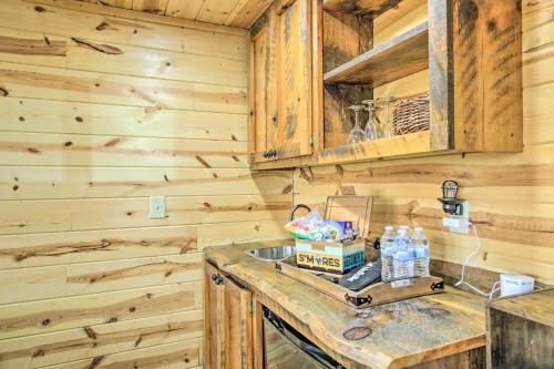 Lush, Pet-friendly Gem With Hot Tub And Fire Pit!