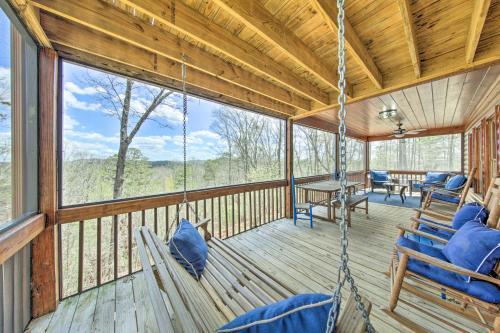 Lush, Pet-friendly Gem With Hot Tub And Fire Pit!