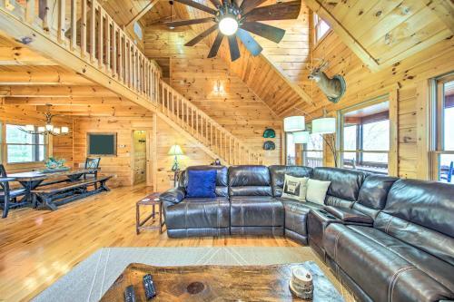 Lush, Pet-friendly Gem With Hot Tub And Fire Pit!
