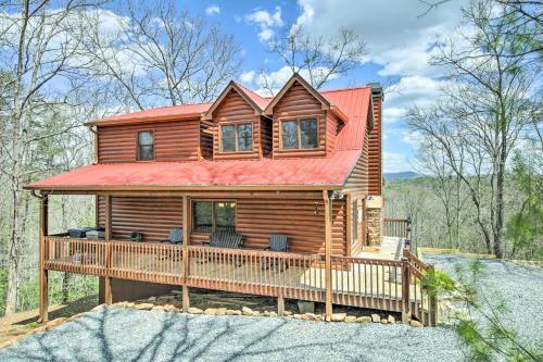 Lush, Pet-friendly Gem With Hot Tub And Fire Pit!