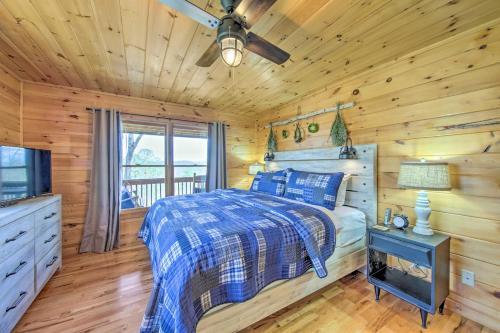 Lush, Pet-friendly Gem With Hot Tub And Fire Pit!