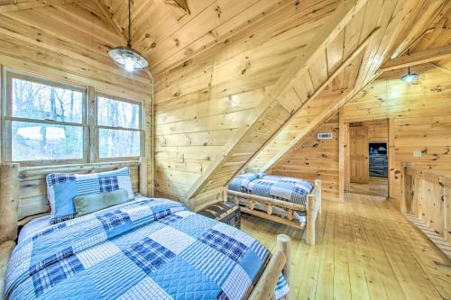 Lush, Pet-friendly Gem With Hot Tub And Fire Pit!