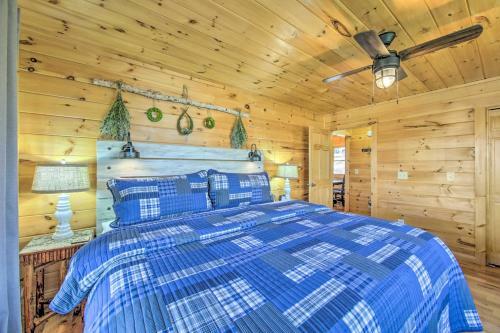 Lush, Pet-friendly Gem With Hot Tub And Fire Pit!