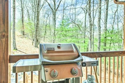 Lush, Pet-friendly Gem With Hot Tub And Fire Pit!