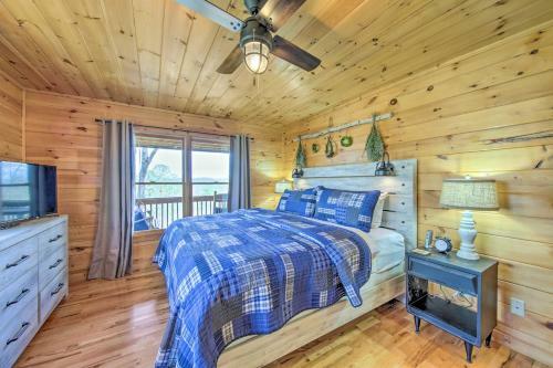 Lush, Pet-friendly Gem With Hot Tub And Fire Pit!
