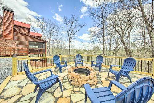 Lush, Pet-friendly Gem With Hot Tub And Fire Pit!