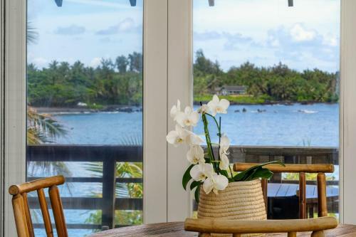Hana Bay Oceanfront Manini Cottage Cottage