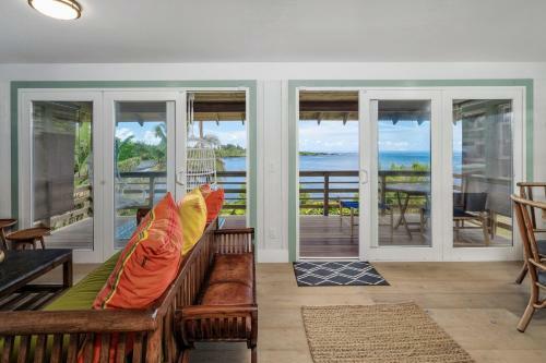 Hana Bay Oceanfront Manini Cottage Cottage