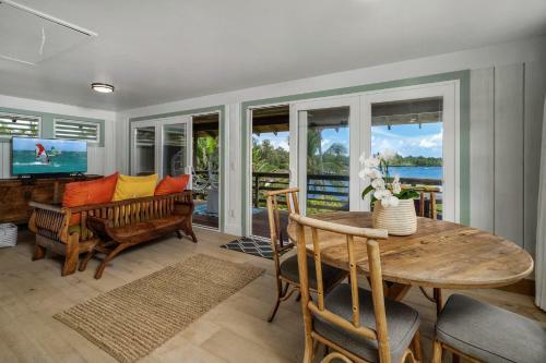 Hana Bay Oceanfront Manini Cottage Cottage