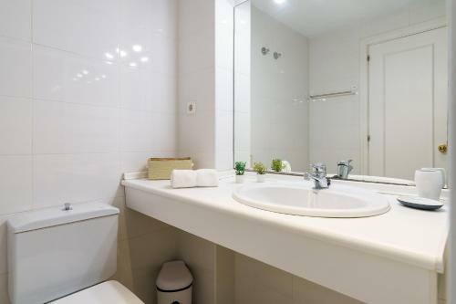 Apartment Hispanidad With Pool