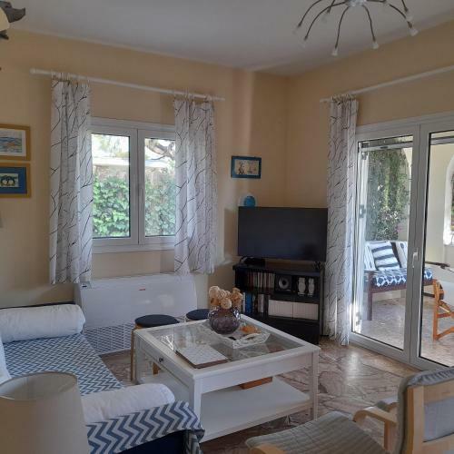 Lagonissi Summer House