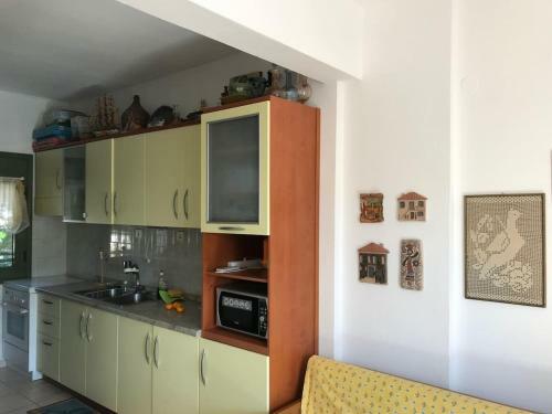 Ideal 3-floor Maisonette Next To The Sea