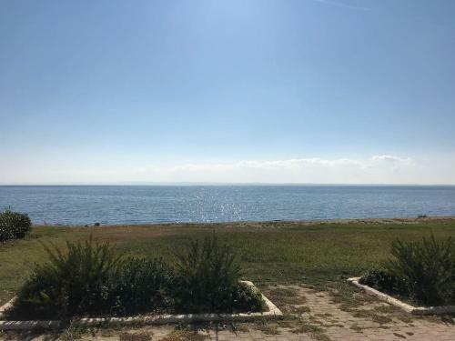 Ideal 3-floor Maisonette Next To The Sea