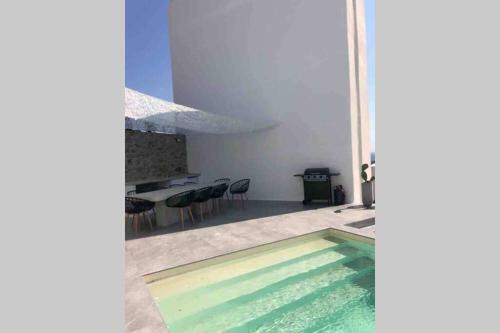 Villa Unica - Seaview, Private Pool & Jacuzzi!