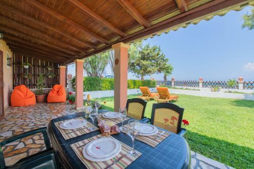 Villas Yiannitsis, Acharavi Beach