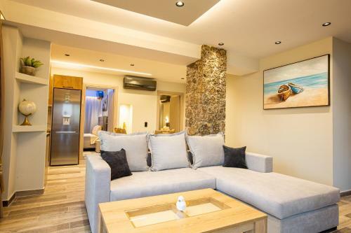 Black Rocks Family, Luxury Seafront Maisonette