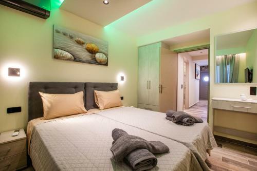Black Rocks Family, Luxury Seafront Maisonette