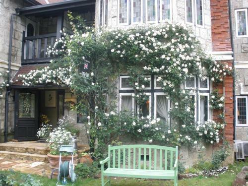 Posada Petit Hotel & Restaurant Old Age