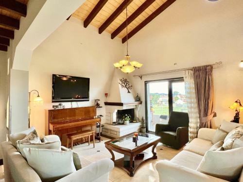 Beach Villa Heart House With Private Pool