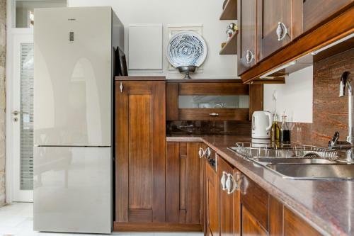 Villa Minimalist Stone Country House