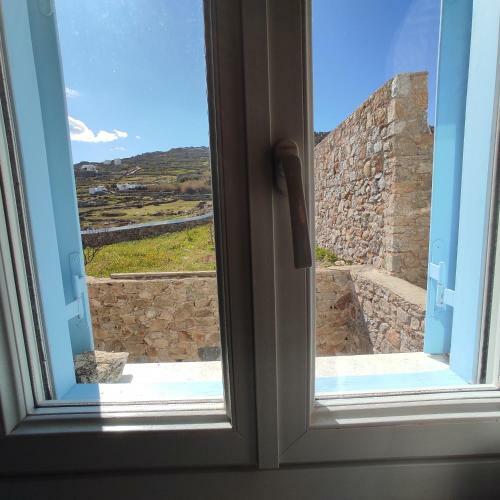 Avalon Cosy Apartments Emerald, Ivory With Shared Swimming Pool