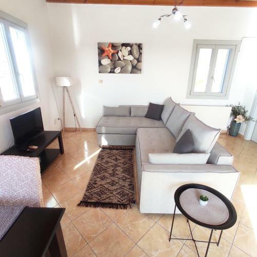 Avalon Cosy Apartments Emerald, Ivory With Shared Swimming Pool