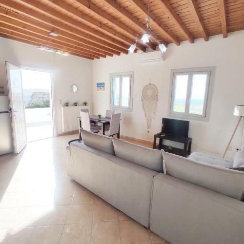 Avalon Cosy Apartments Emerald, Ivory With Shared Swimming Pool