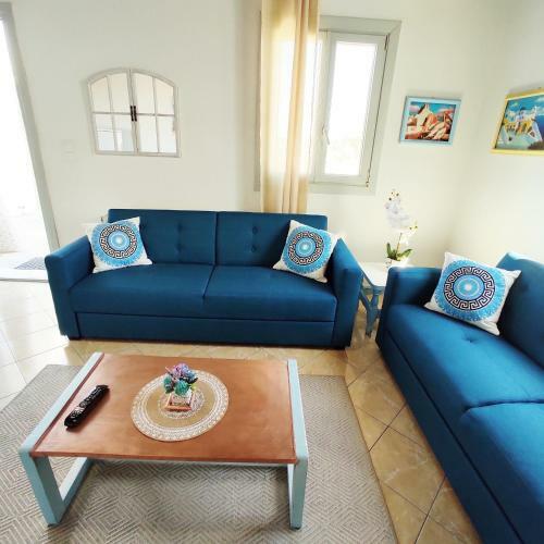 Avalon Cosy Apartments Emerald, Ivory With Shared Swimming Pool