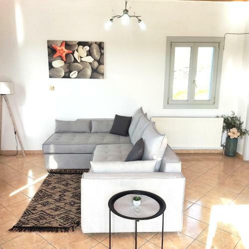Avalon Cosy Apartments Emerald, Ivory With Shared Swimming Pool