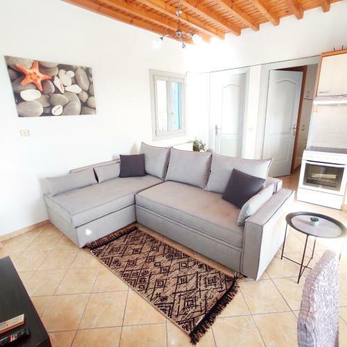 Avalon Cosy Apartments Emerald, Ivory With Shared Swimming Pool