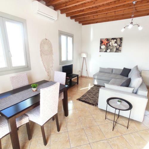 Avalon Cosy Apartments Emerald, Ivory With Shared Swimming Pool
