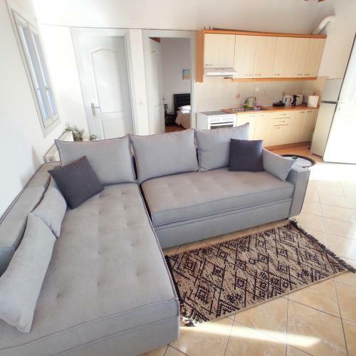Avalon Cosy Apartments Emerald, Ivory With Shared Swimming Pool