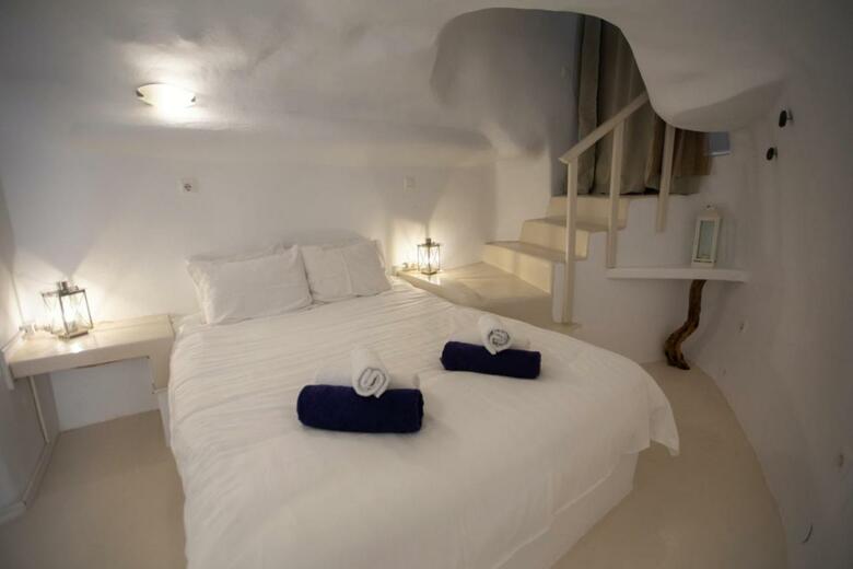 Sunset View Villa Santorini - With Outdoor Jacuzzi