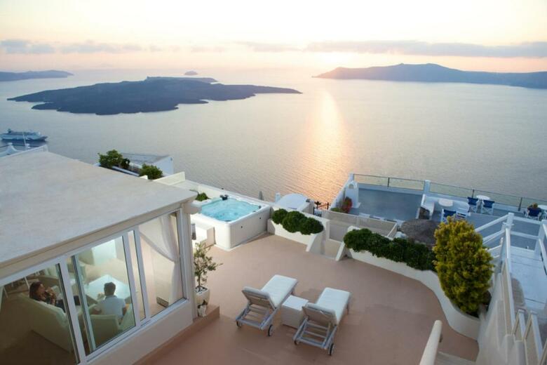 Sunset View Villa Santorini - With Outdoor Jacuzzi