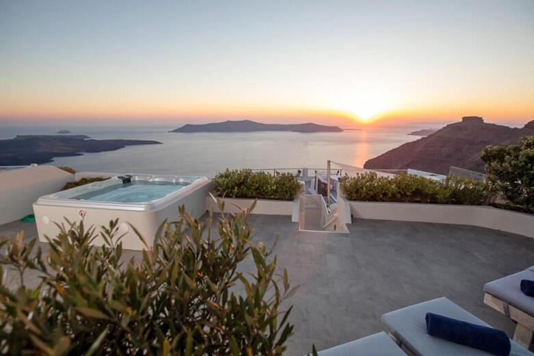 Sunset View Villa Santorini - With Outdoor Jacuzzi