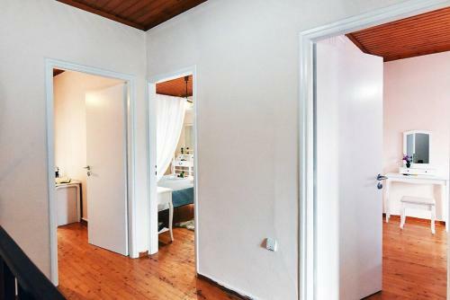 Karmela's Cottage By Corfuescapes