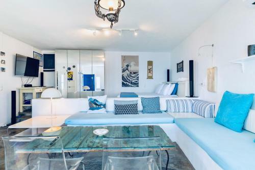 Mykonos Le Grand Bleu Beachfront Suite
