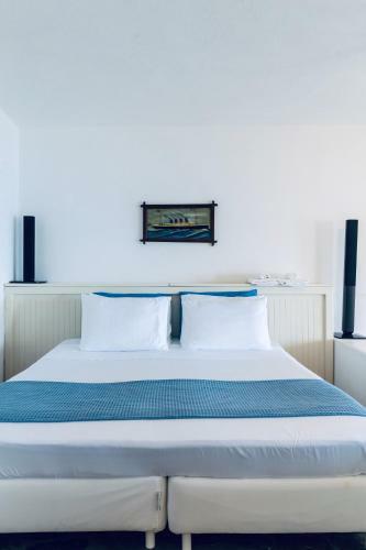 Mykonos Le Grand Bleu Beachfront Suite