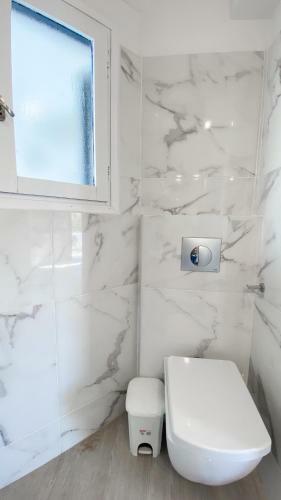 Beautiful Apartment In Platis Gialos