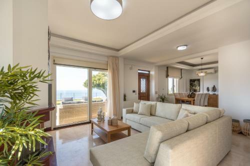Aria Villa, A Seaview Serene Retreat