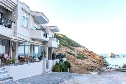 Vasilios Sea View Apartments