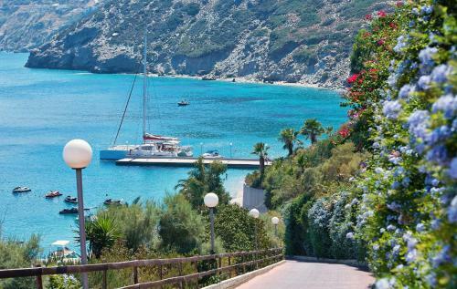 Spacious Mint Luxury Villa Access To Private Beach