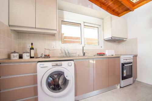Platanos House Ideal For Families