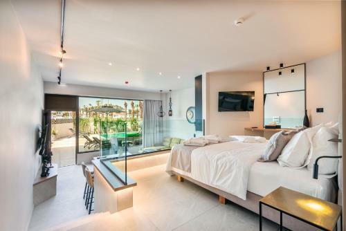 Hotel Pathos Seaside Suites