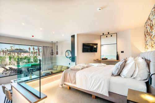 Hotel Pathos Seaside Suites