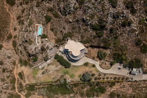 Noura Villa, A Pristine Luxurious Seaview Sanctuary