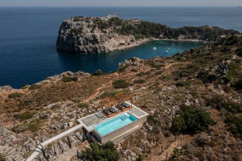 Noura Villa, A Pristine Luxurious Seaview Sanctuary